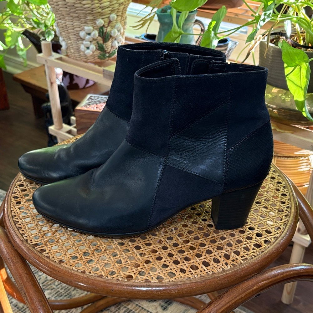 Y2K Gabor leather and suede patchwork chunky heel ankle boot. Size 61/2